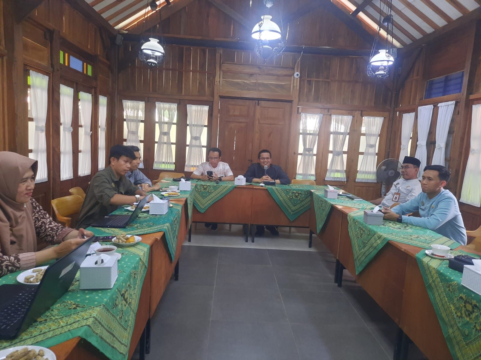 Rapat Ceking Akhir Tindak Lanjut Hasil Penilaian Pendahuluan PMPZI, Kepala Kantor Pesan: Zona Integritas adalah Melayanani dengan sepenuh hati.