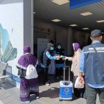 Cegah Penyakit Menular dan Dehidrasi: KKHI Bagikan Masker dan Oralit