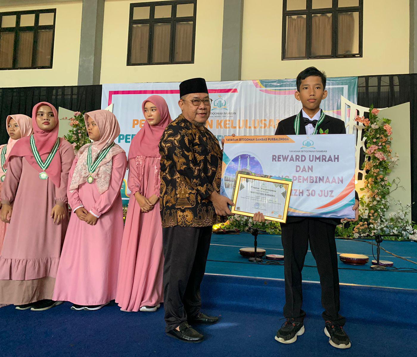 Fadil, Peserta Didik MI Istiqomah Sambas Hafal 30 Juz di Usia Sangat Muda