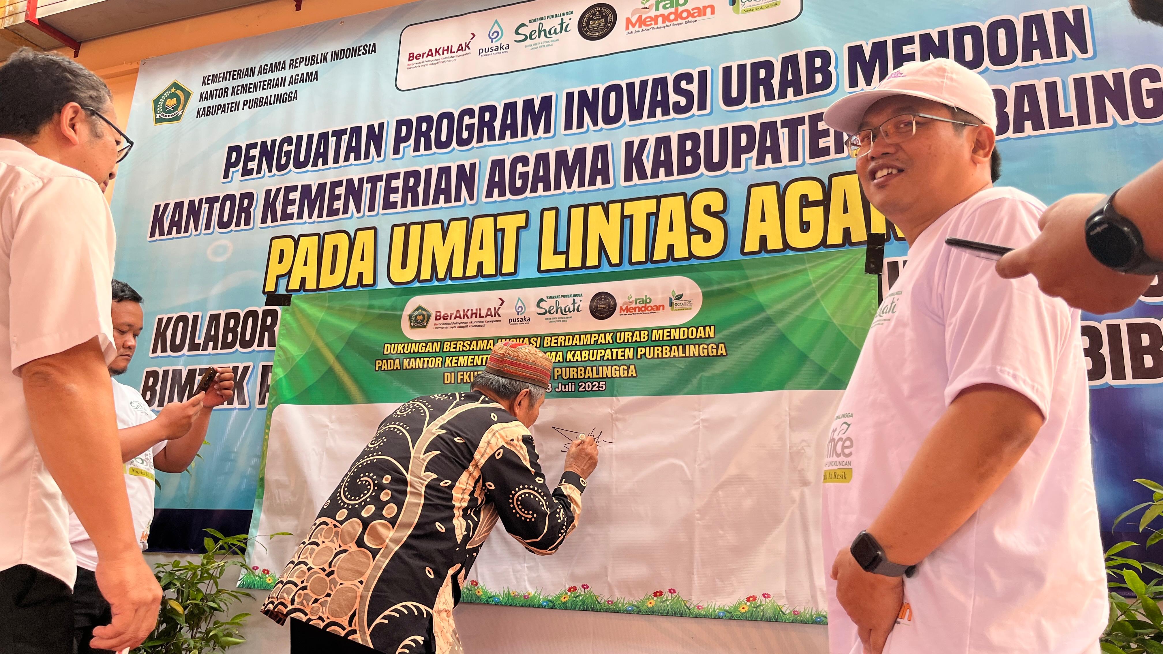 Penandatanganan Dukungan Inovasi urab mendoan Umat Lintas Agama