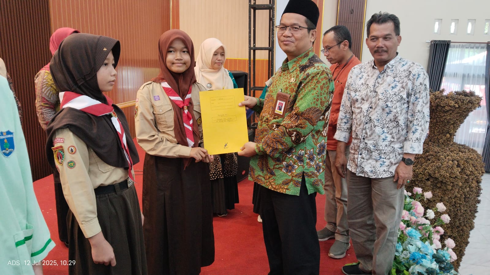Reward siswa madrasah berprestasi