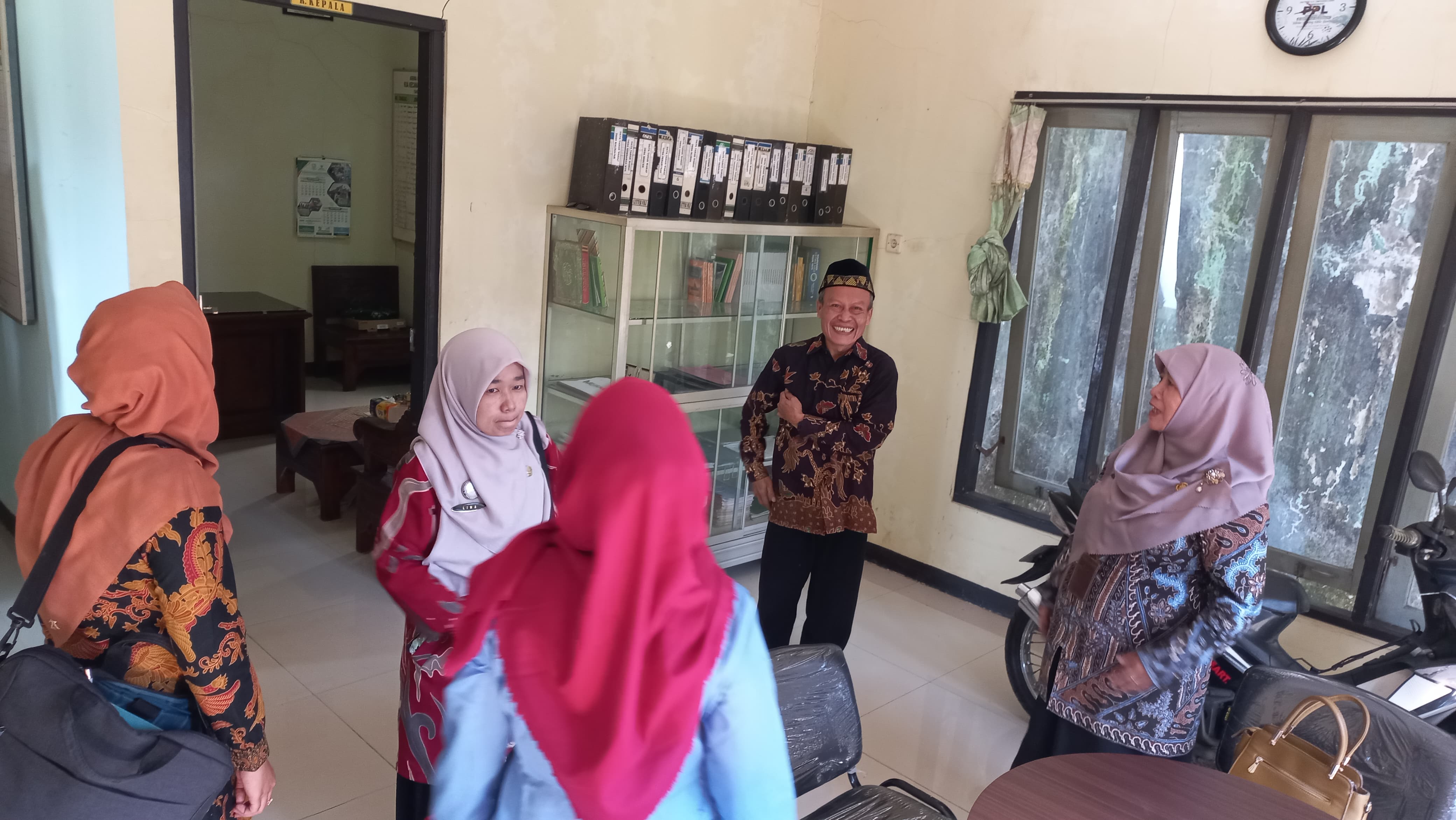 Monev PZI KUA Kaligondang, Tim Tegaskan Kebersihan, Kerapihan, dan Kenyamanan Publik