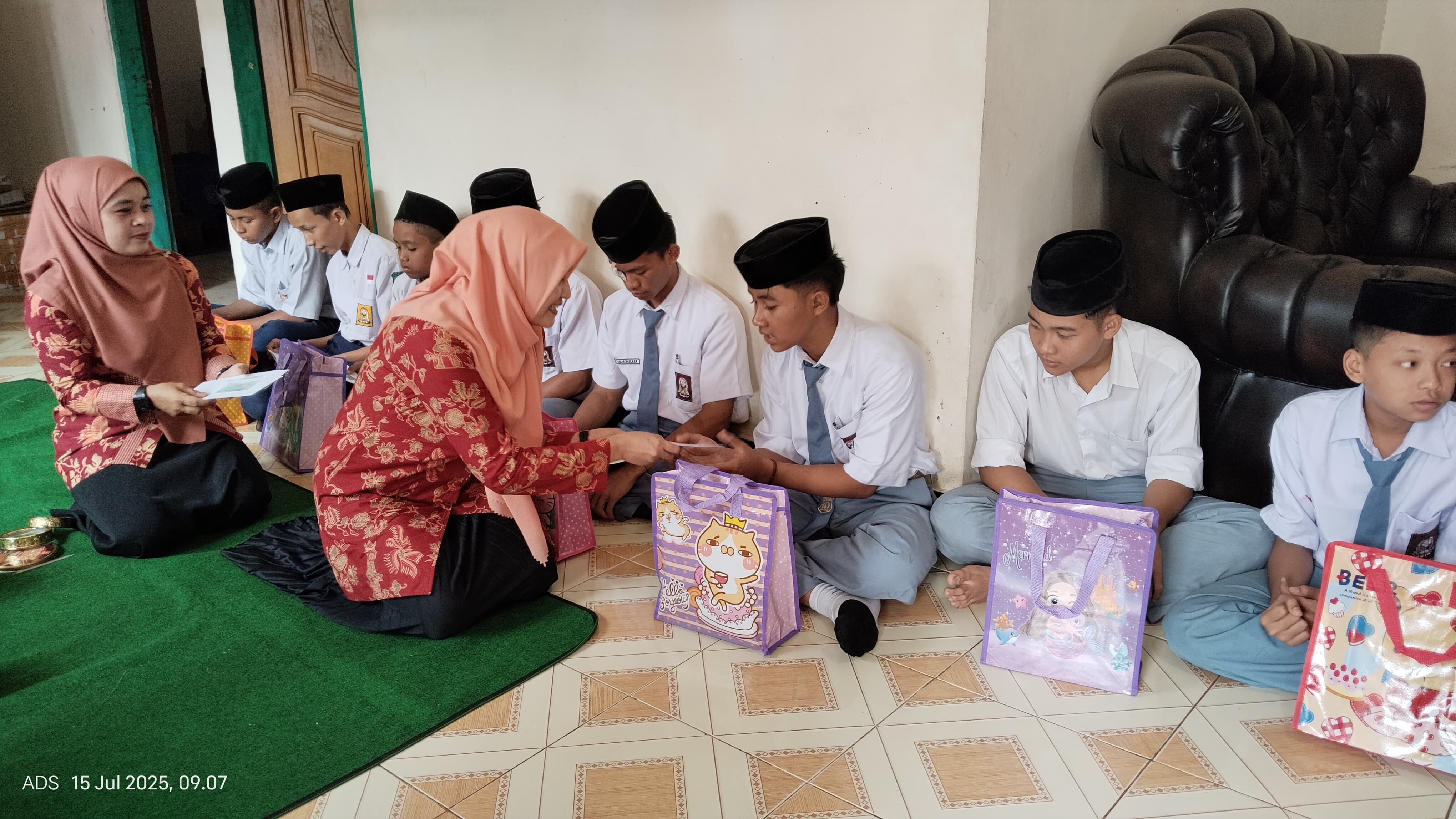 Peaceful Muharam, Kankemenag Purbalingga dan DWP Berbagi ke PP Yusufiyah Bukateja