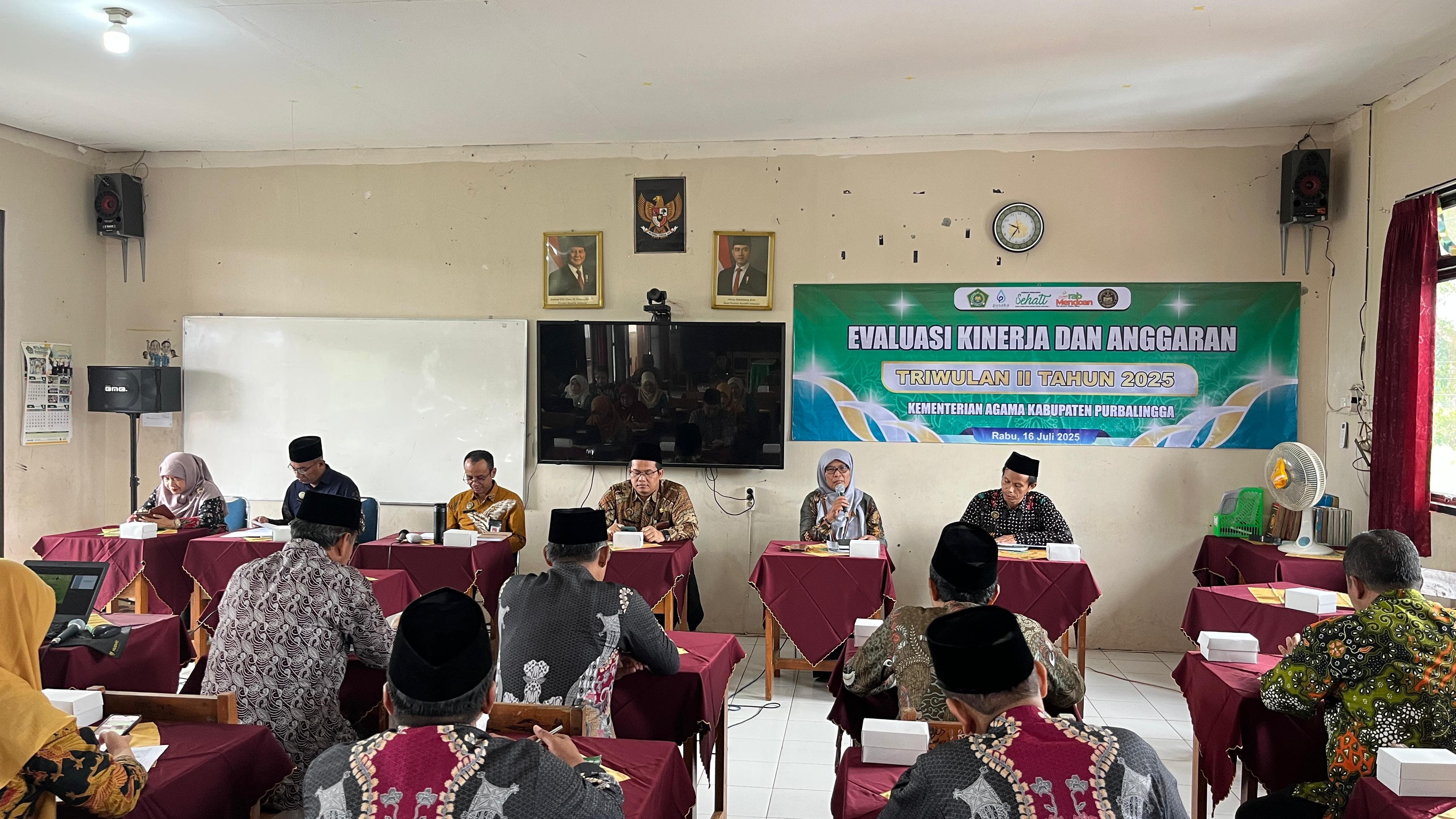 Rapat evaluasi kinerja dan anggaran triwulan II Kankemenag Purbalingga