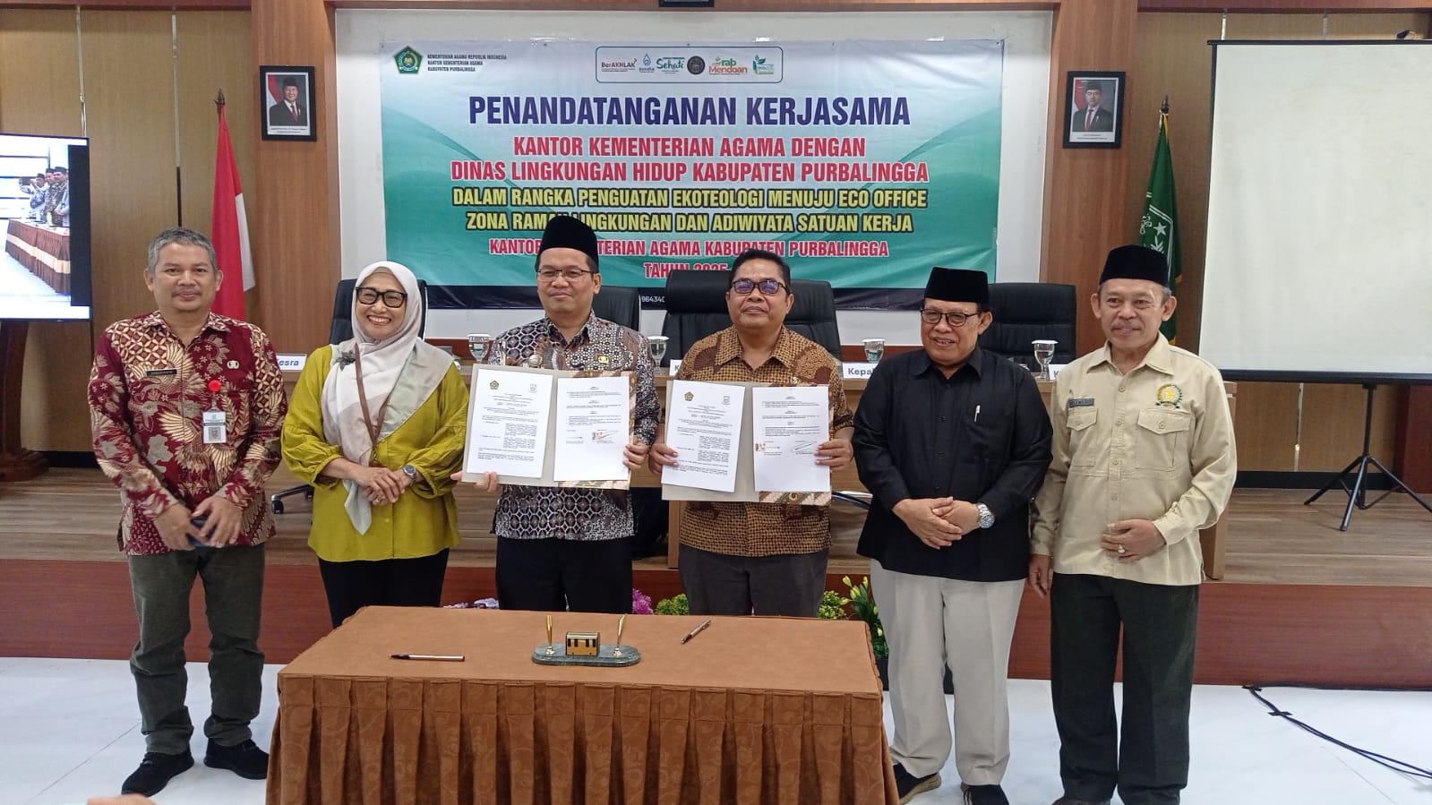 Penandatanganan MoU Kemenag dangan DLH Purbalingga