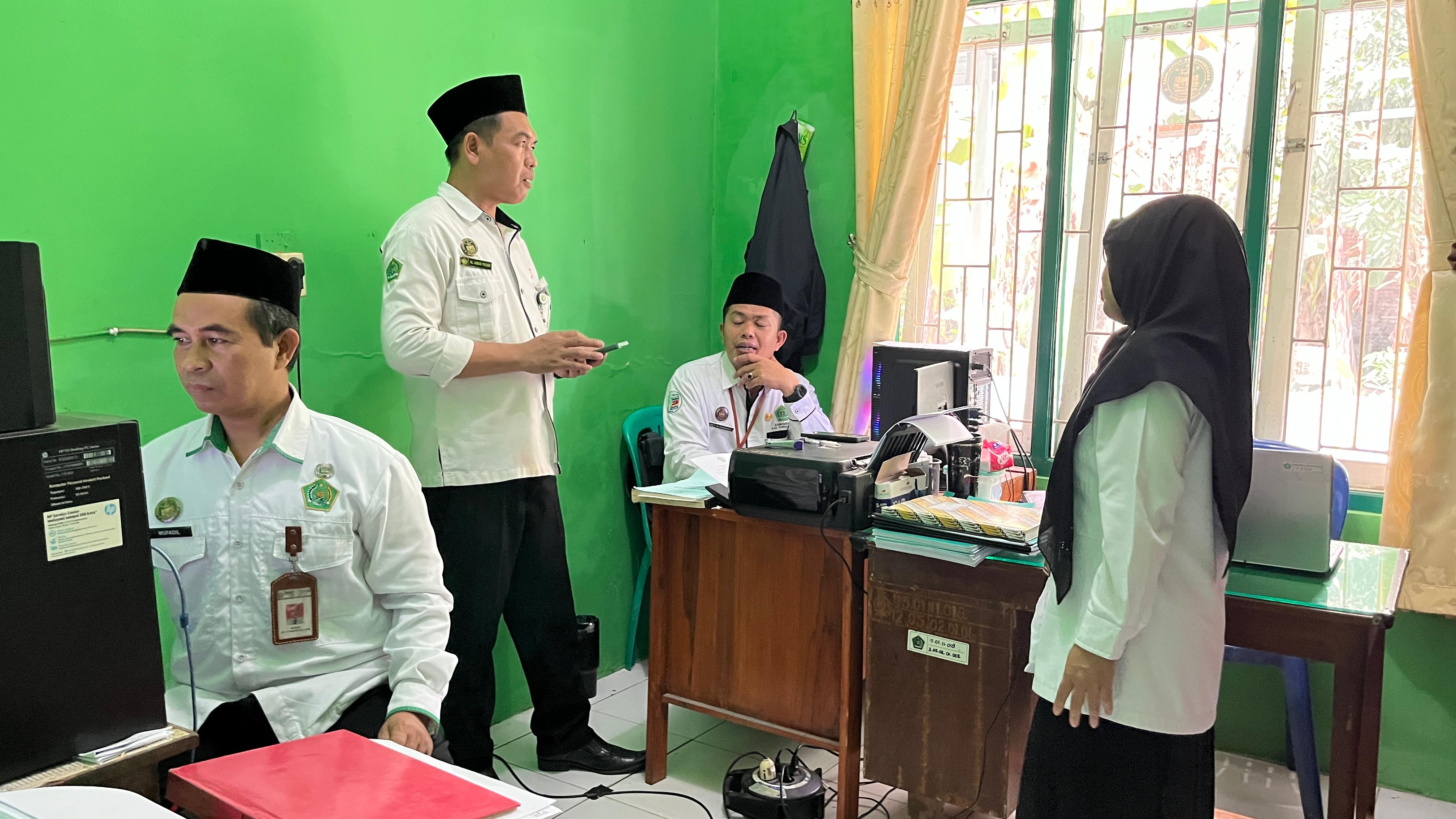 Monev Pembangunan Zona Integritas di KUA Bukateja