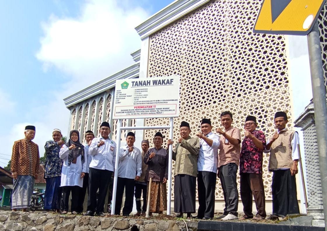 Pengamanan Aset Wakaf, Kemenag Purbalingga Serahkan Papanisasi Tanah Wakaf Masjid Al Falah Desa Karangmalang