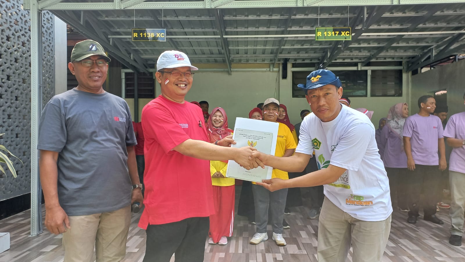 Penyerahan sertifikat tanah wakaf