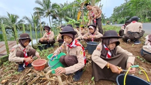 Pengolahan sampah organik menjadi kompos