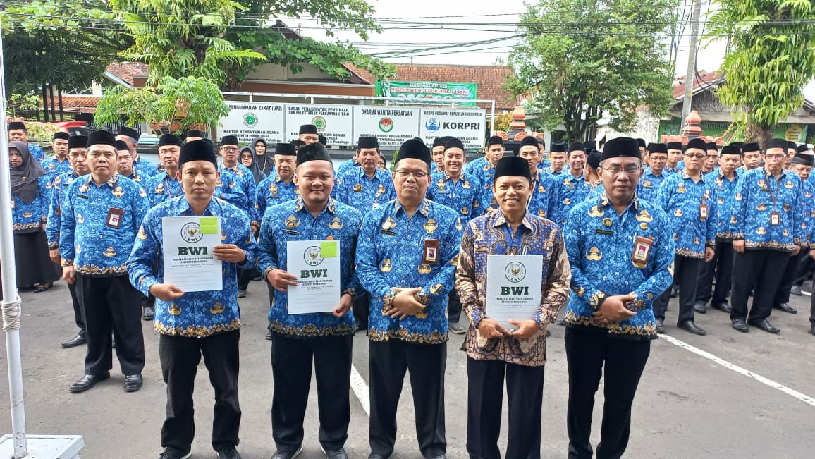 Penyerahan sertifikat wakaf
