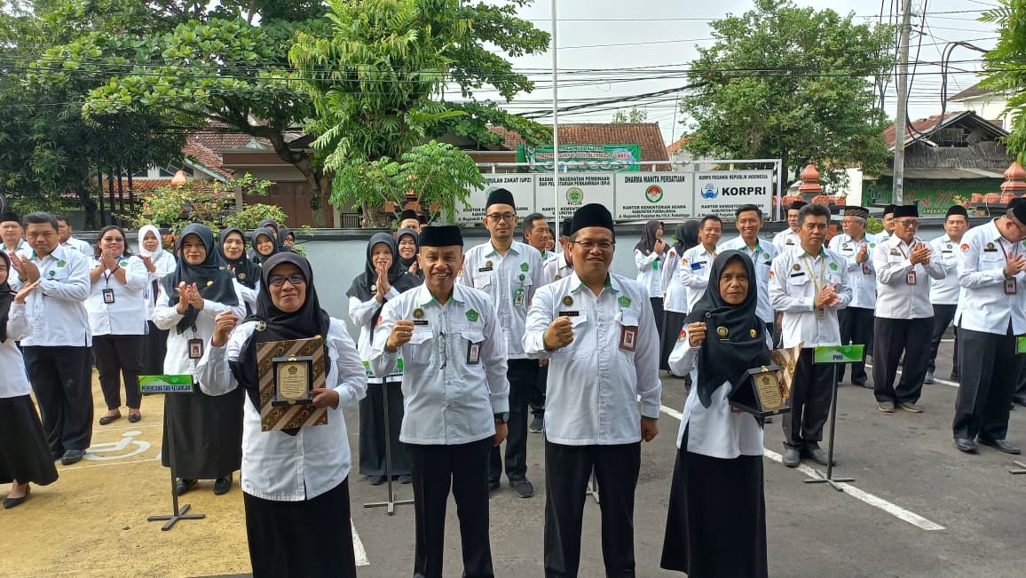 Foto bersama ASN purna tugas Kemenag Purbalingga