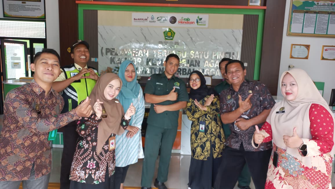 Briefing pagi petugas PTSP