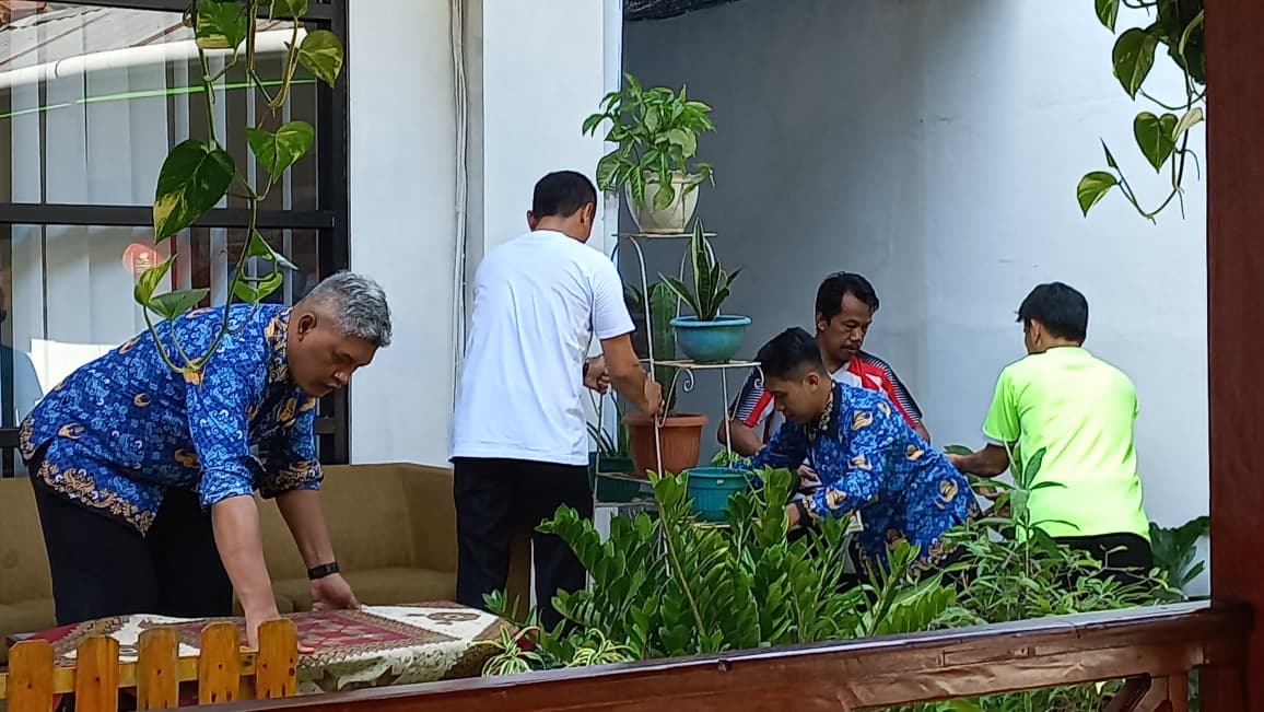 Ro'an atau kerja bakti semarak Hari Santri Nasional 2025