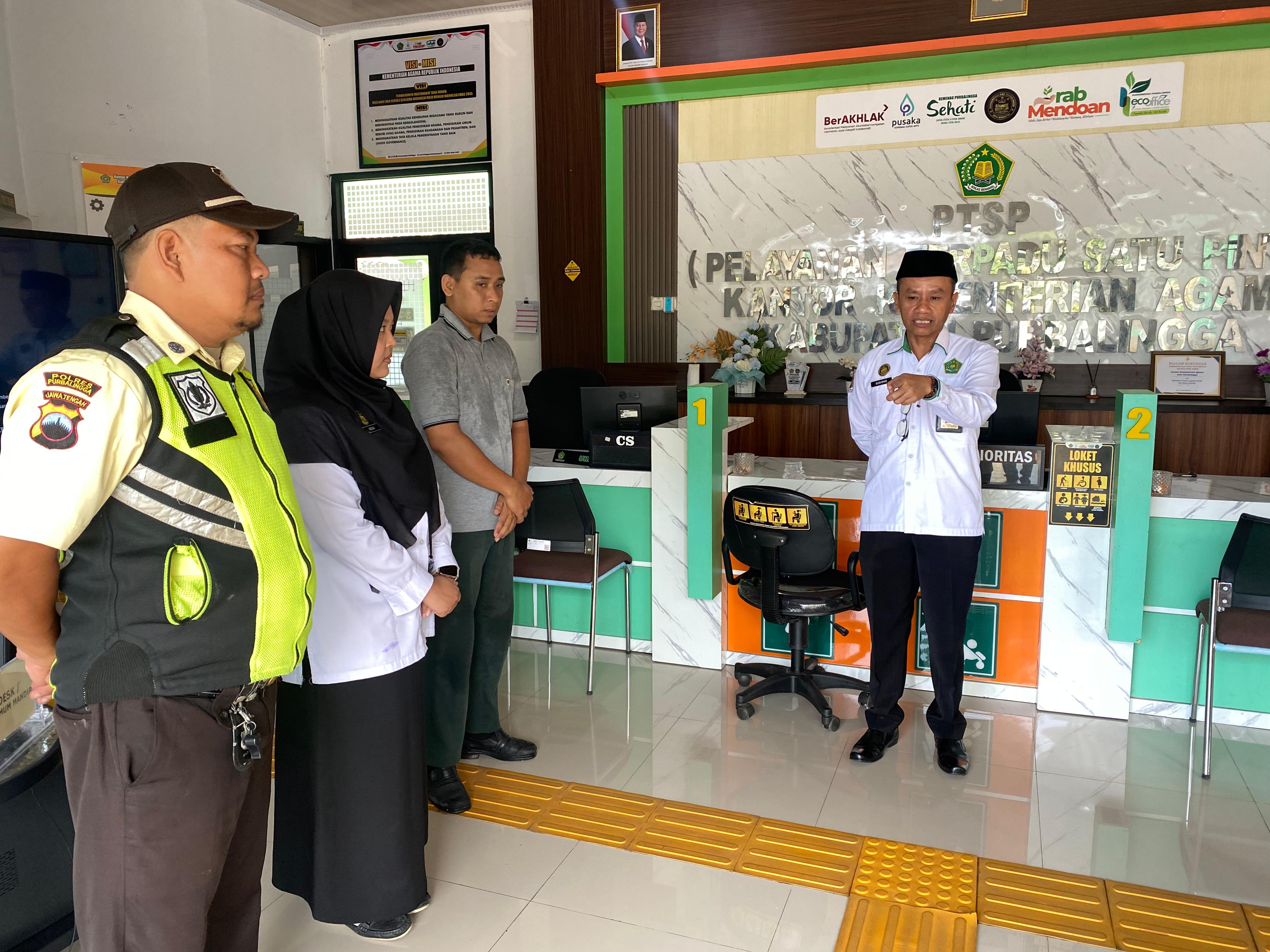 Kasubbag TU Sudiono pimpin briefing pagi tekankan kebersihan