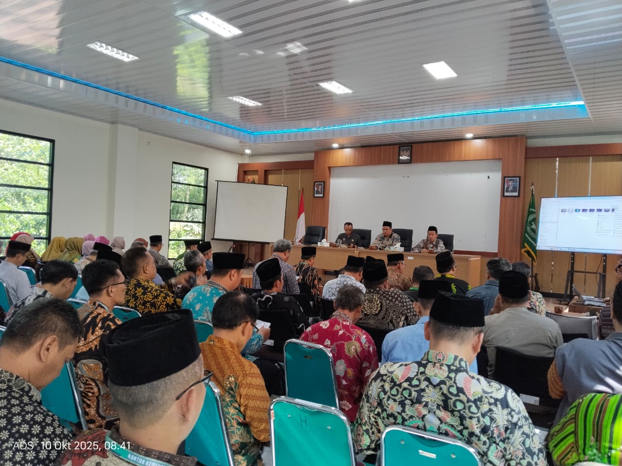 Pembinaan keluarga madrasah