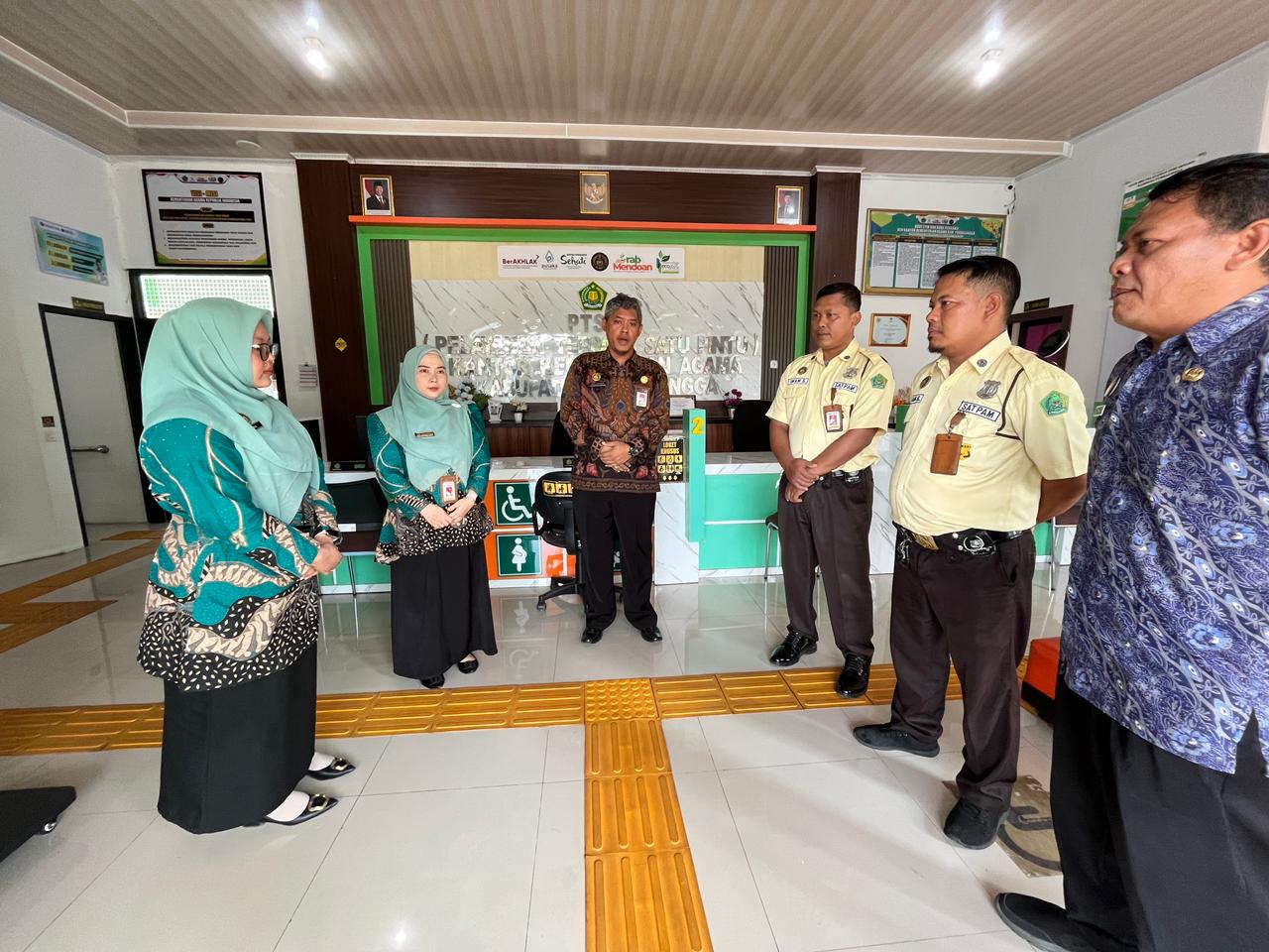 Briefing pagi PTSPKemenag Purbalingga