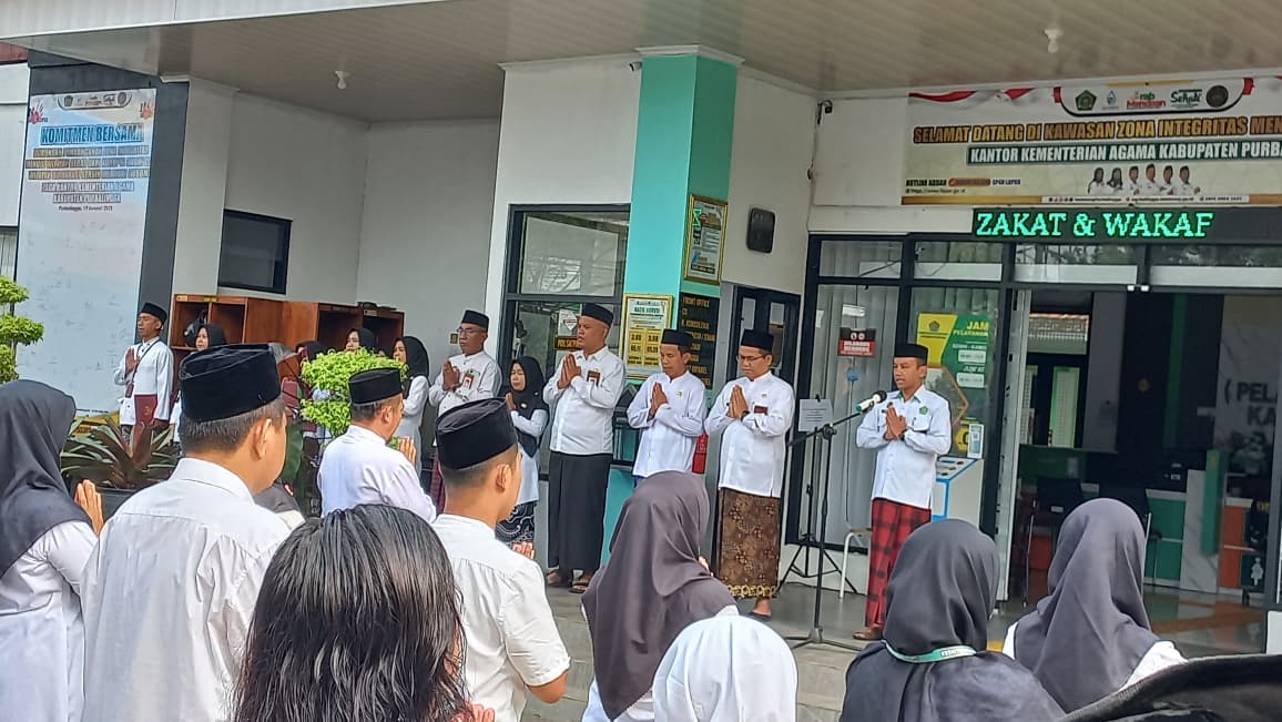 Apel Senin teladani semangat santri