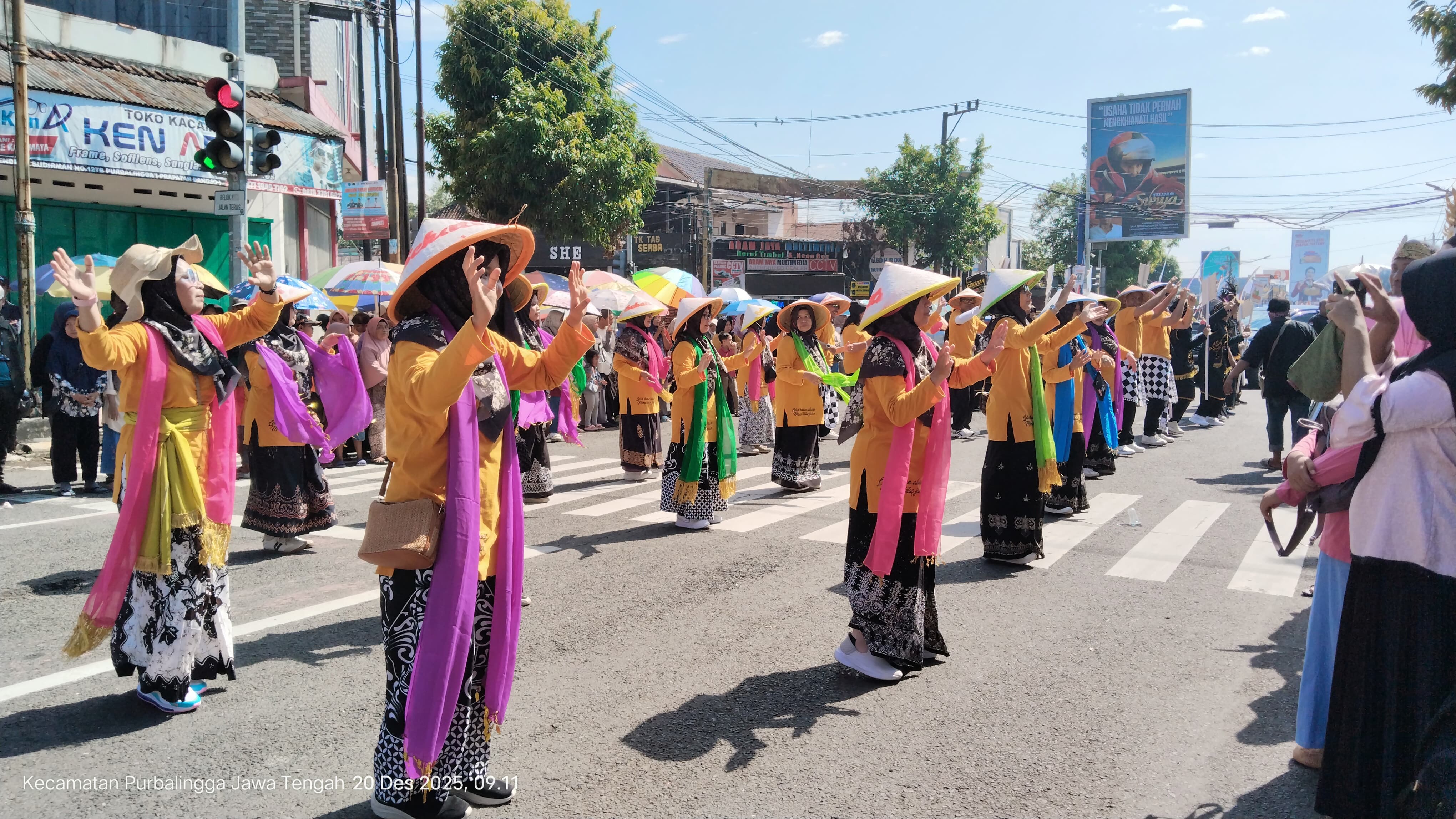 Pawai budaya usung tema eco office