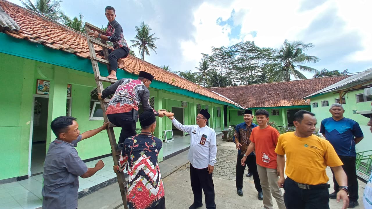 Pembongkaran gedung MTsN 3 Purbalingga Program Rehab PHTC