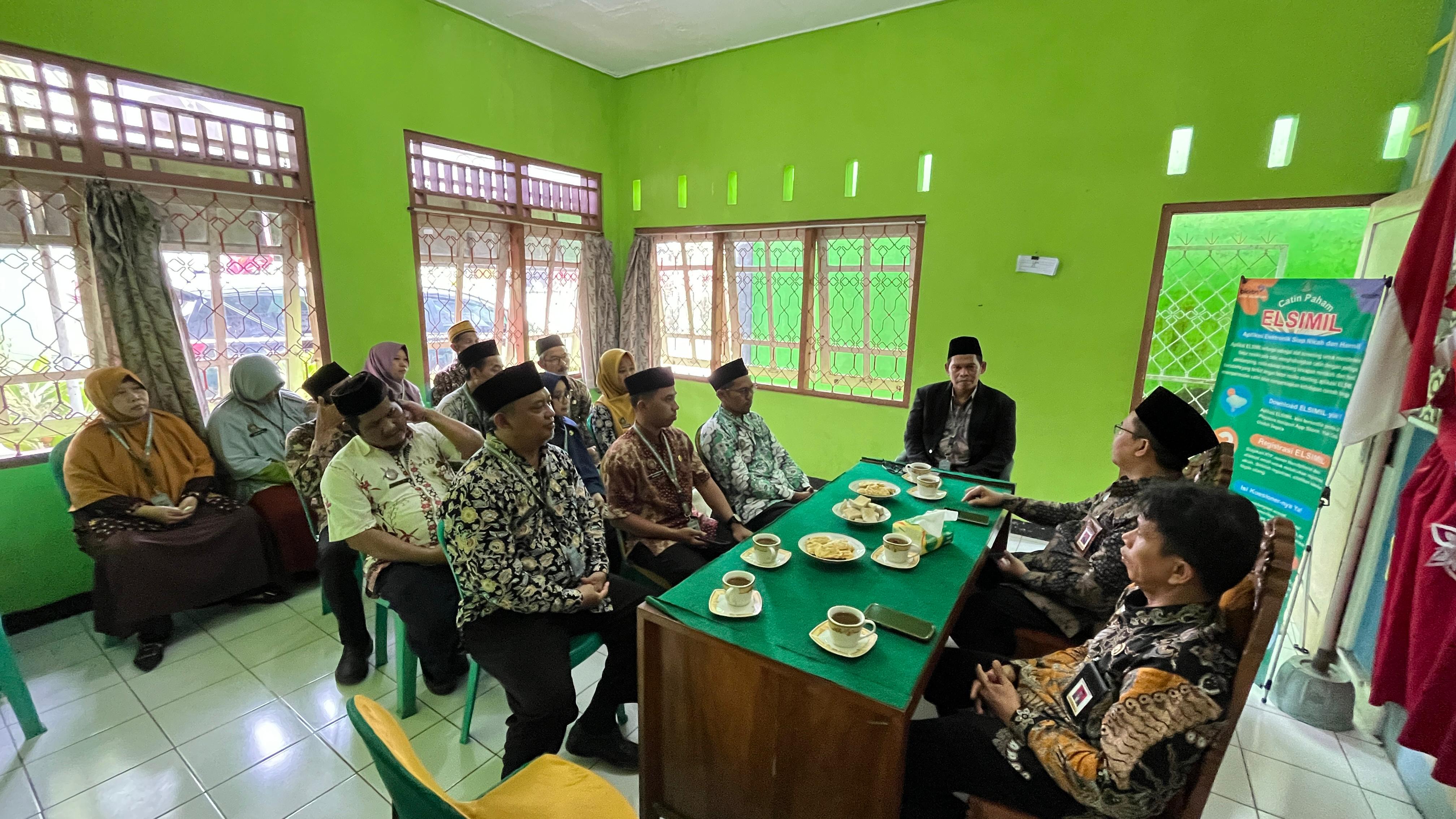 Tinjau persiapan SBSN KUA Bojongsari