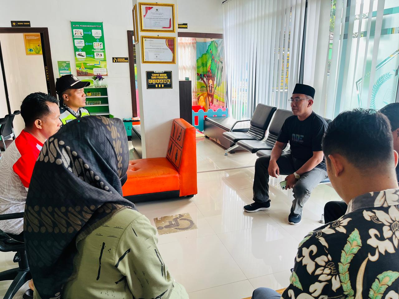 Briefing pagi petugas PTSP Kemenag Purbalingga