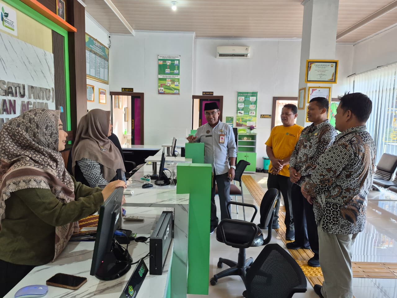 Briefing petugas PTSP