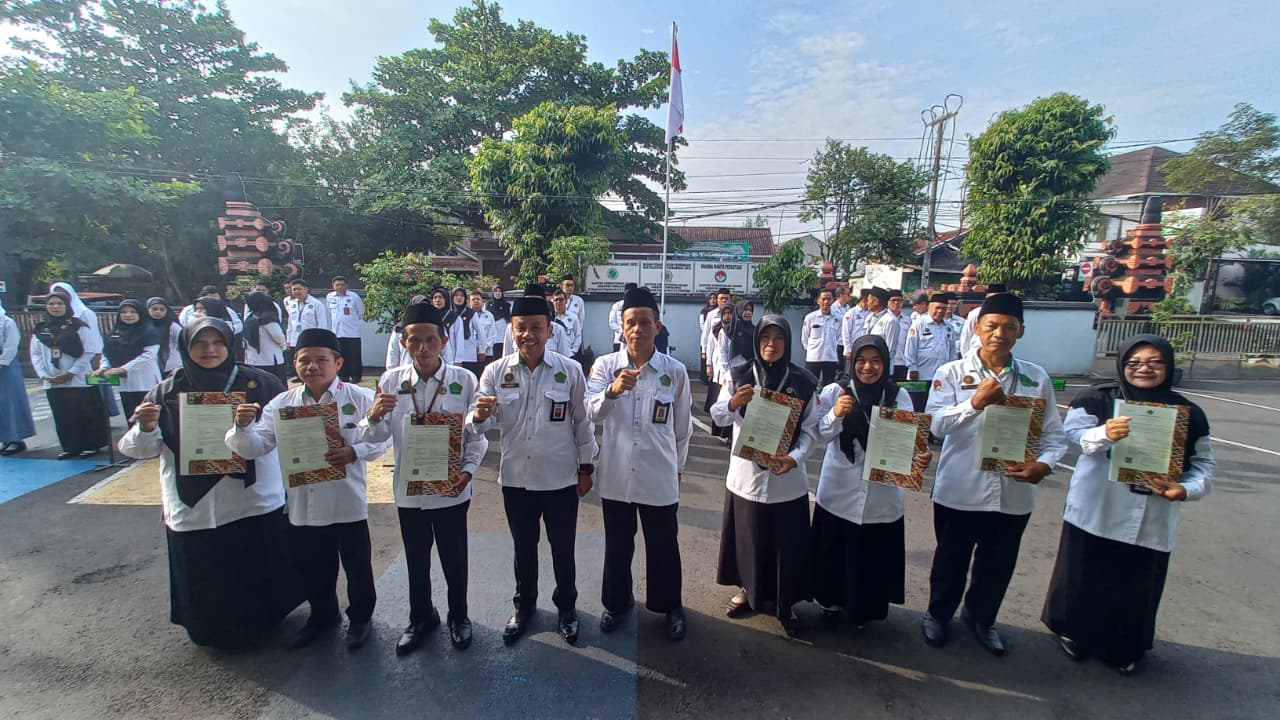 7 guru terima SK Kenaikan pangkat