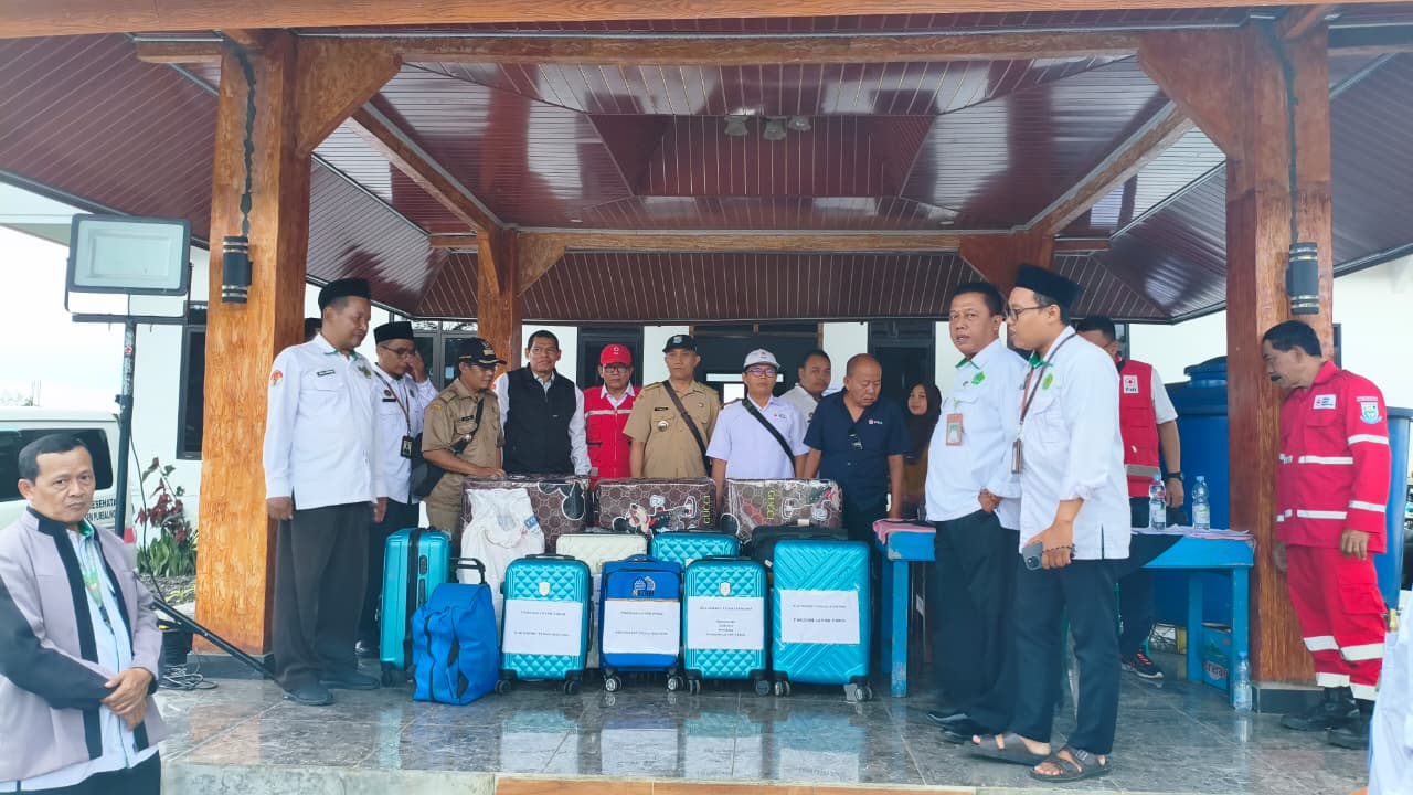 KUA Mrebet Gerak Cepat Salurkan Bantuan Untuk Korban Bencana Banjir