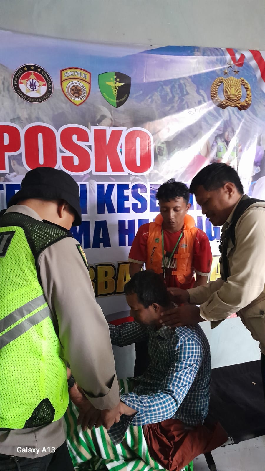 Penyuluh Berikan Pertolongan kepada Korban Bencana