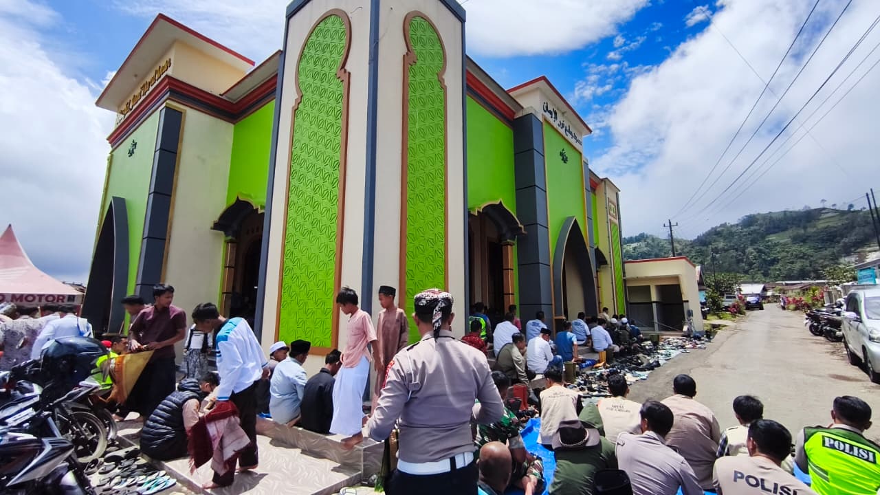 Shalat Jumat perdana pasca banjir bandang Purbalingga