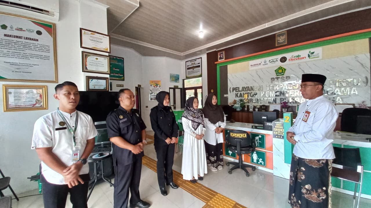 Briefing pagi PTSP tekankan pelayanan ramah dan nyaman