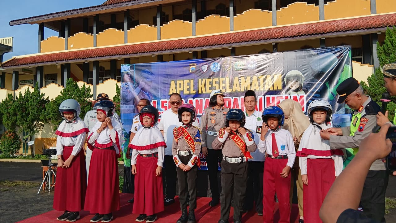 Kampanye keselamatan pakai helm