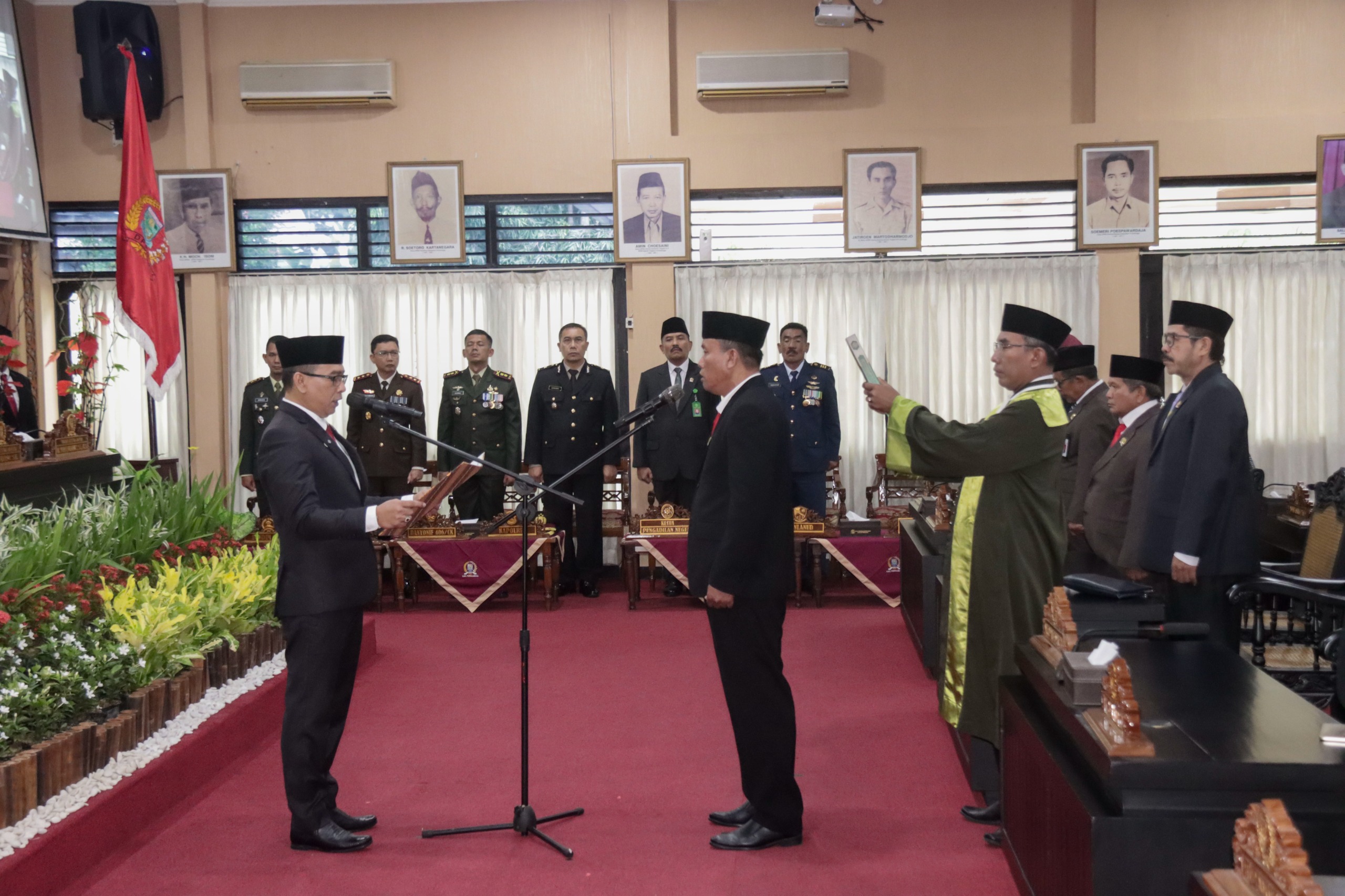 Prosesi Pengambilan Sumpah Pergantian Antar Waktu (PAW) DPRD Purbalingga Berlangsung Khidmat, Kasi Bimas Islam Pimpin Doa