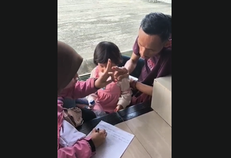 Pemudik tunarungu singgah di Masji Ramah Pemudik Purbalingga