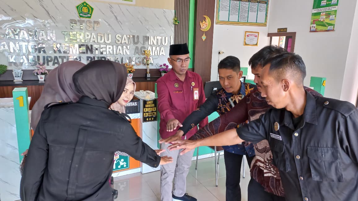 Kasi Bimas Islam pimpin briefing petugas PTSP