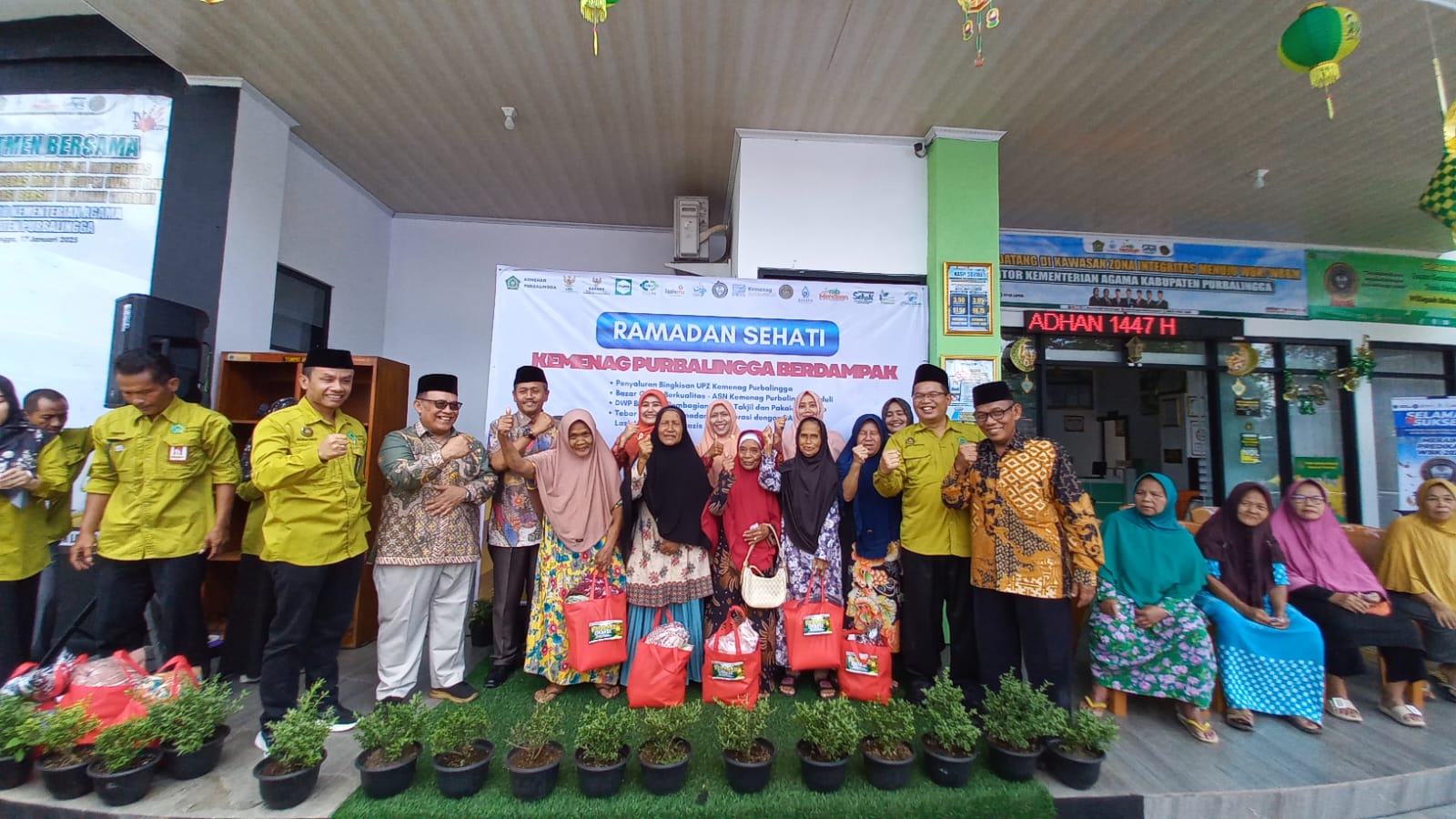 Kemenag Purbalingga berbagi paket sembako gratis