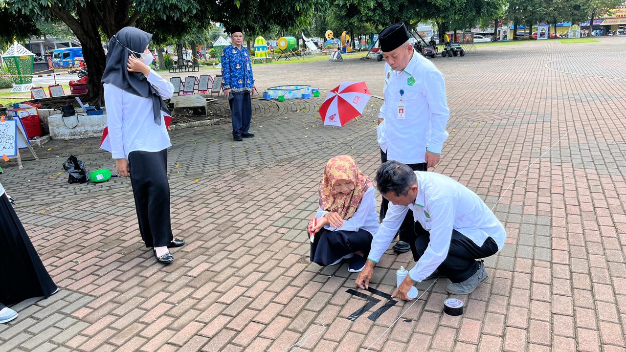 Ukur arah kiblat Alun-alun Purbalingga jelang Idulfitri 1447 H