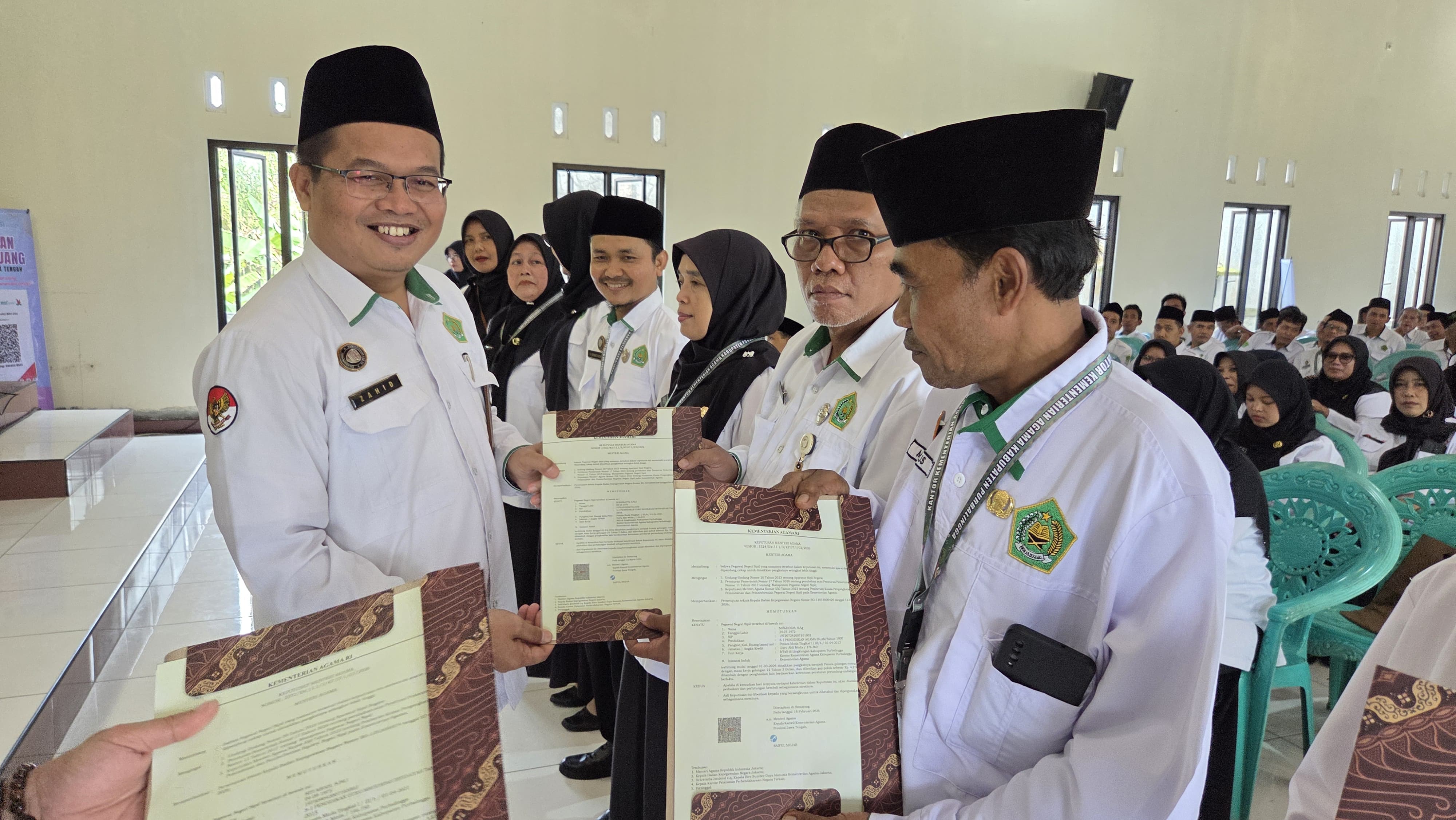Penyerahan SK Kenaikan Pangjat