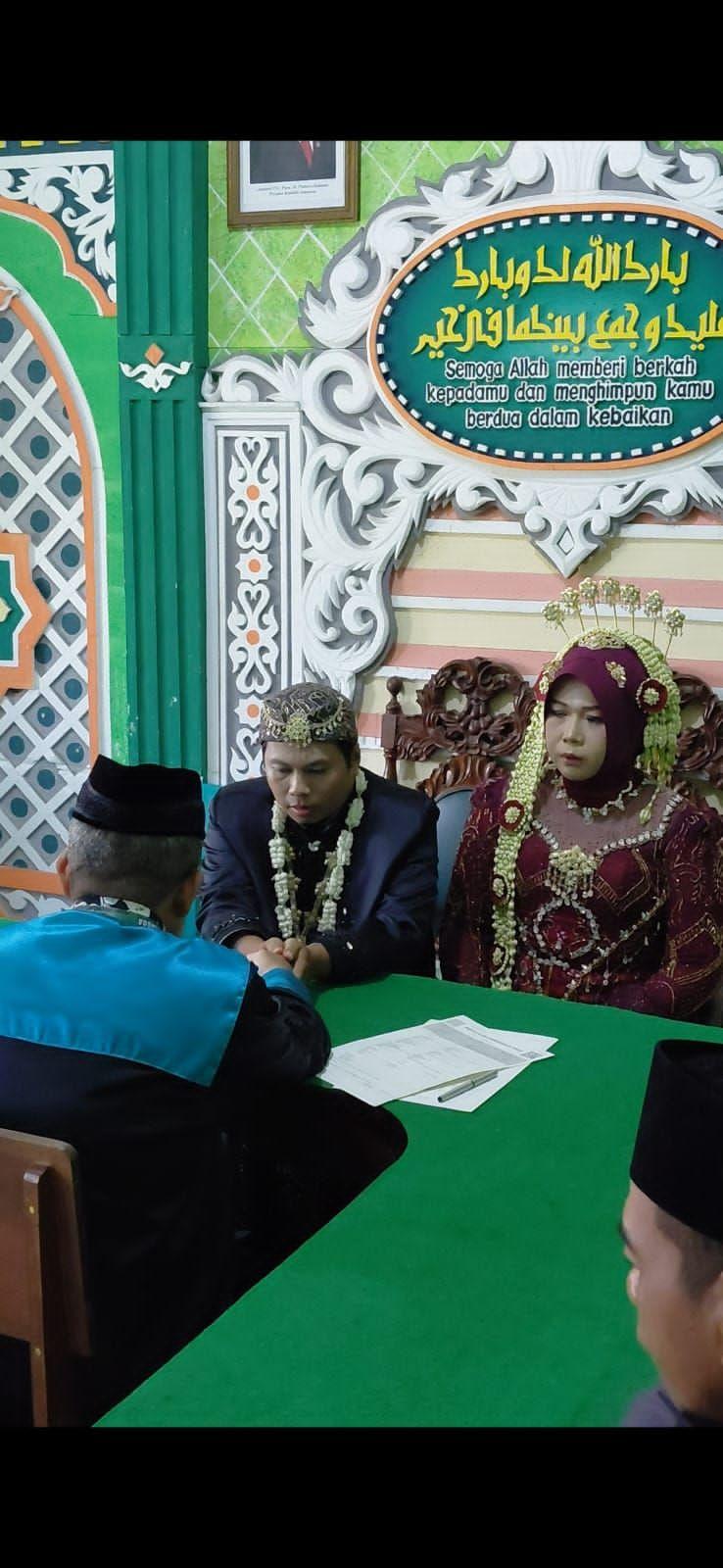Unik! Pasangan asal Kandanggampang naik dokar ke pelaminan