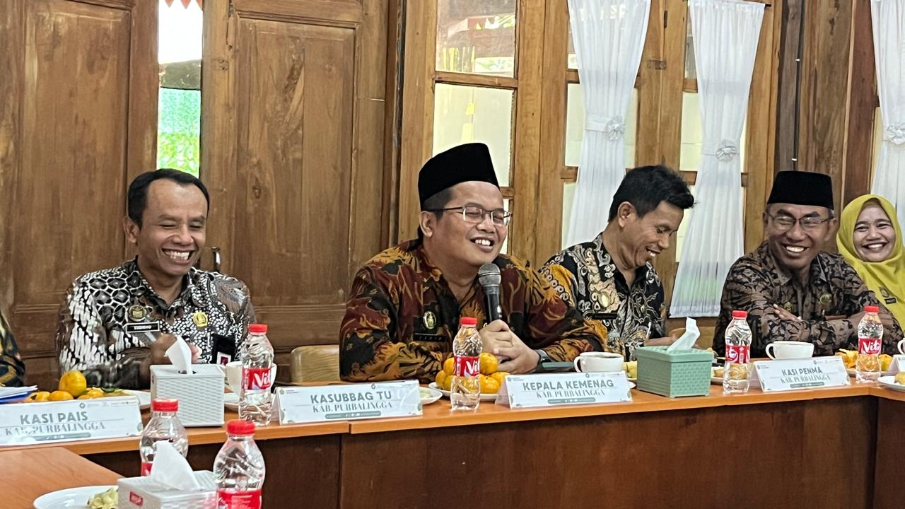 Kepala Kantor Zahid Khasani memberikan arahan dalam Rakor Monev dan Pengendalian Internal Triwulan I Tahun 2026 