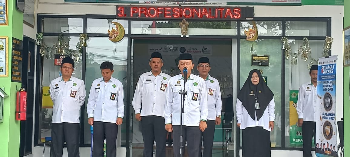 Pembina apel, H. Sudiono menyampaikan amanah apel