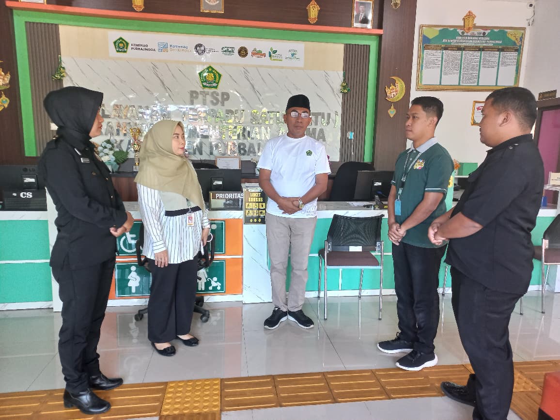 Briefing PTSP Kemenag Purbalingga oleh Kasi Bimas Islam