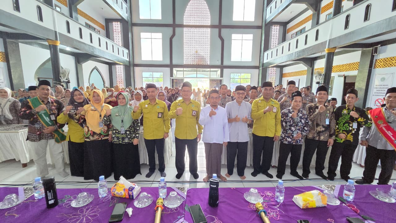 Pembinaan pegawai penguatan PZI Menuju WBBM di Kecamatan Bobotsari