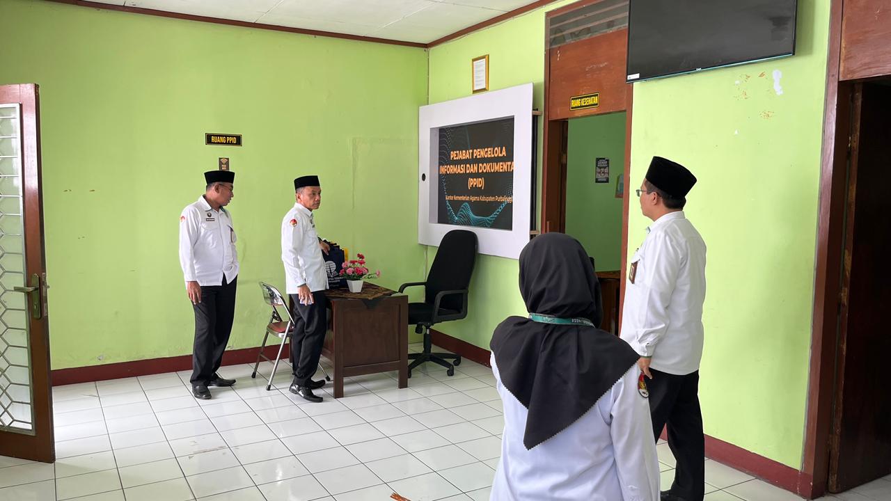 Tingkatkan Pelayanan Publik, Kakan Kemenag Purbalingga Cek Penataan Ruangan Kantor