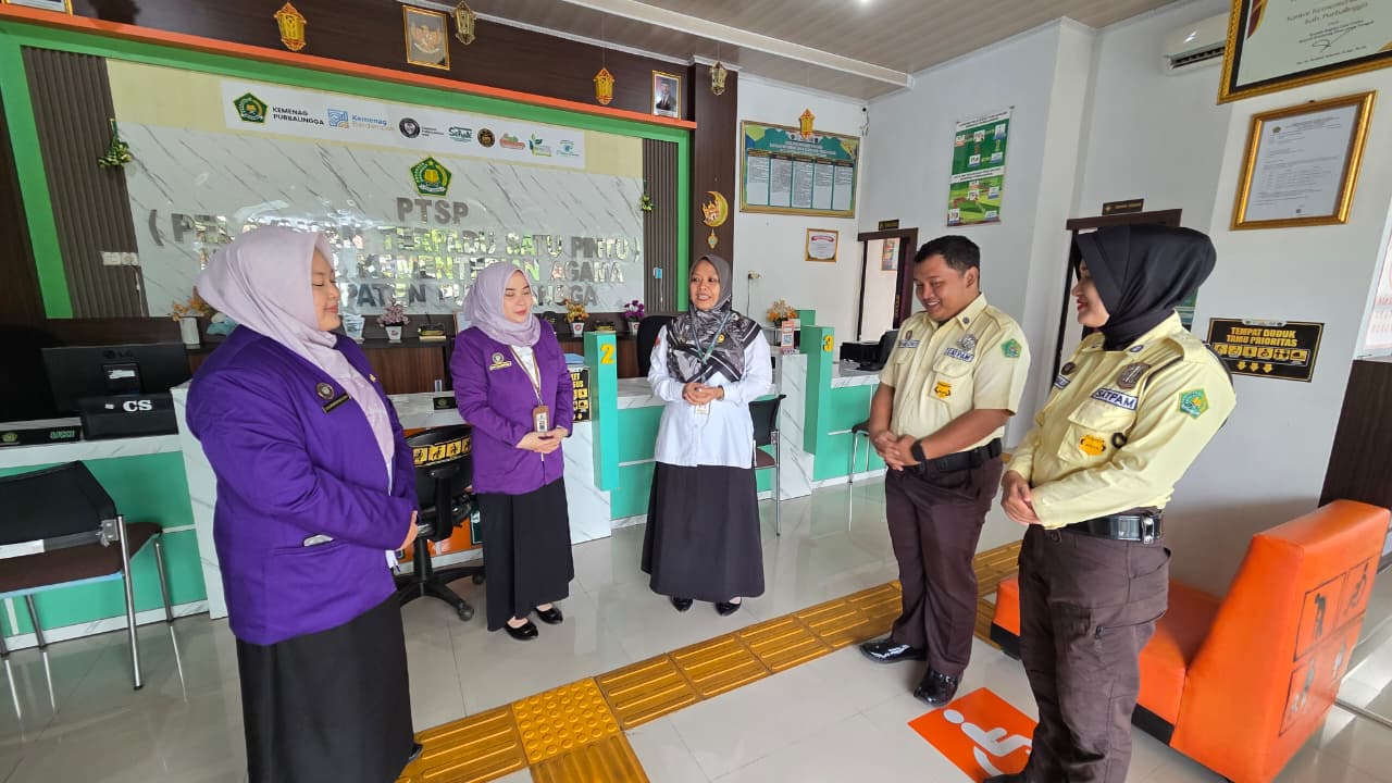 Briefing PTSP, Ajak Petugas Ciptakan Pelayanan Ramah dan Kesan Positif