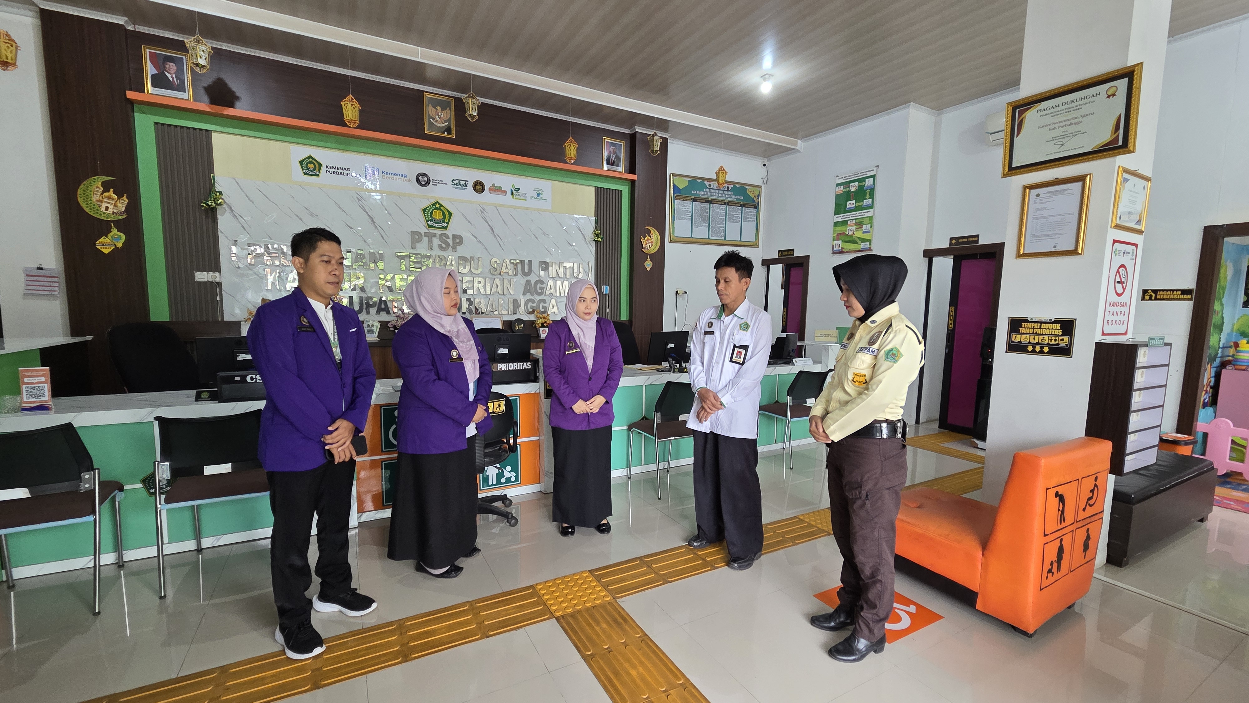 Briefing PTSP bersama Kasi Penma Wisnu Sudarman