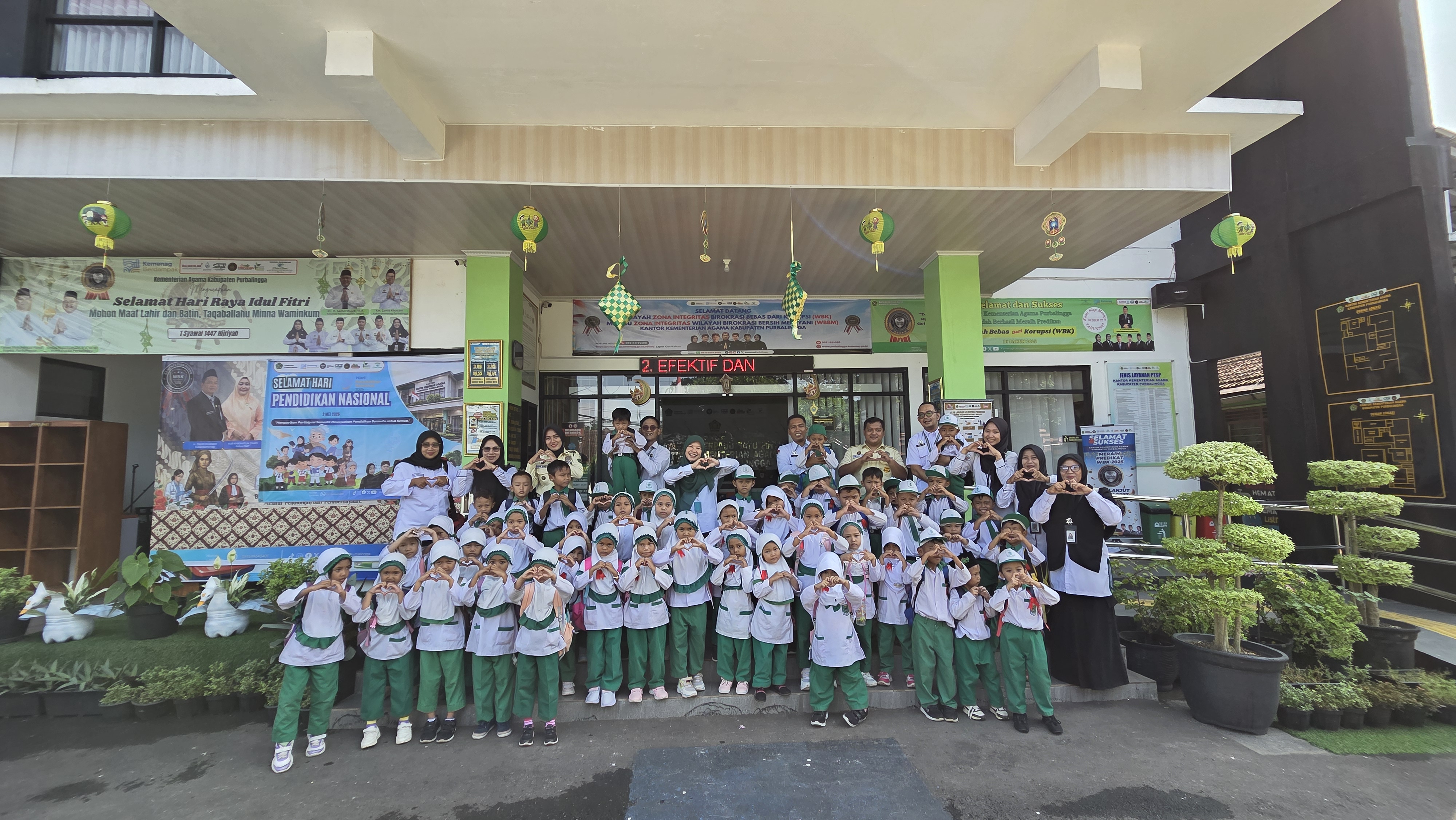 Pembelajaran Dini Pelayanan Publik melalui Outing Class RA di Kemenag Purbalingga