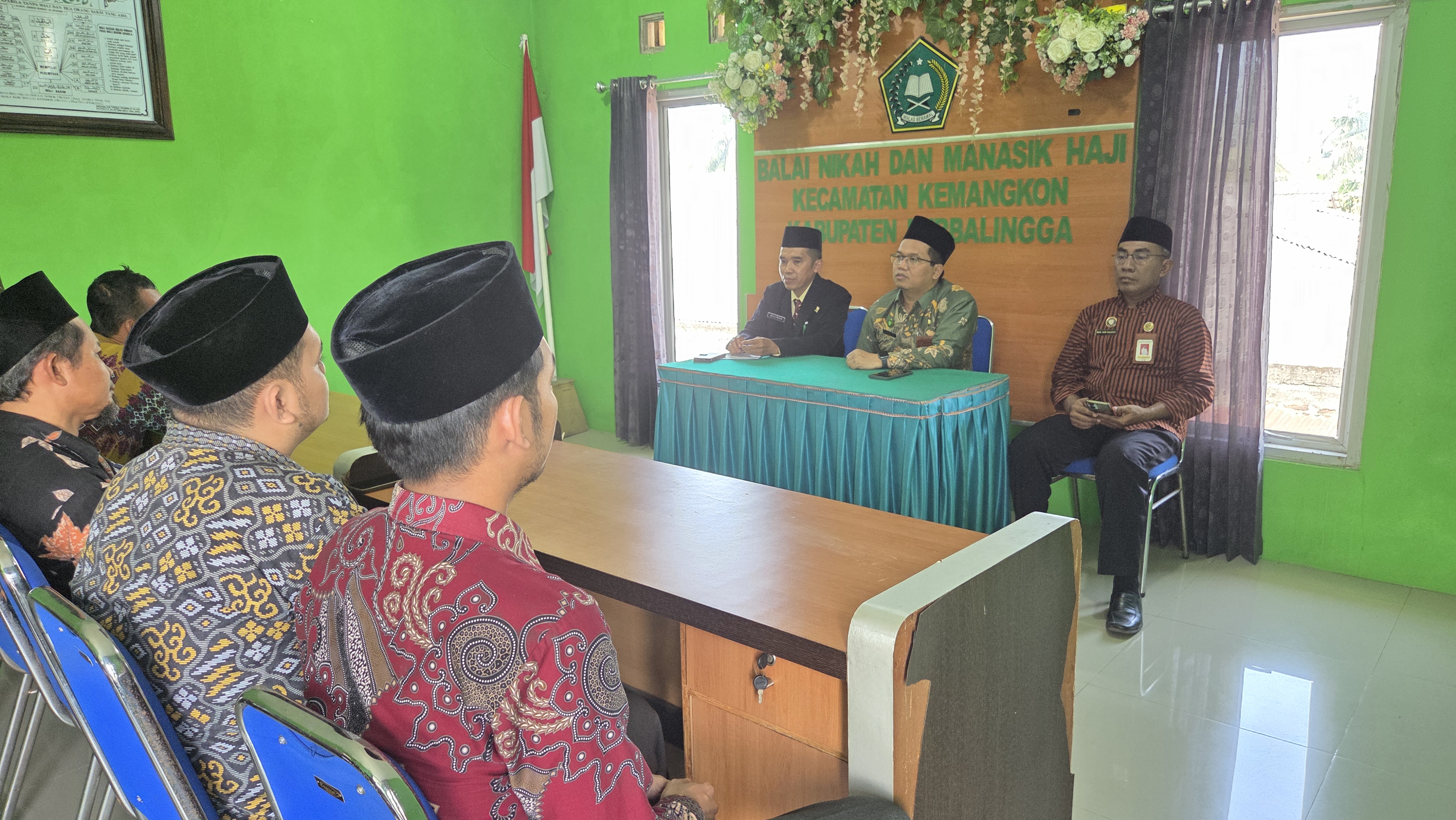 Kakan Kemenag Purbalingga bersama Kasi Bimas Islam kungjungi KUA Bukateja dan Kemangkon
