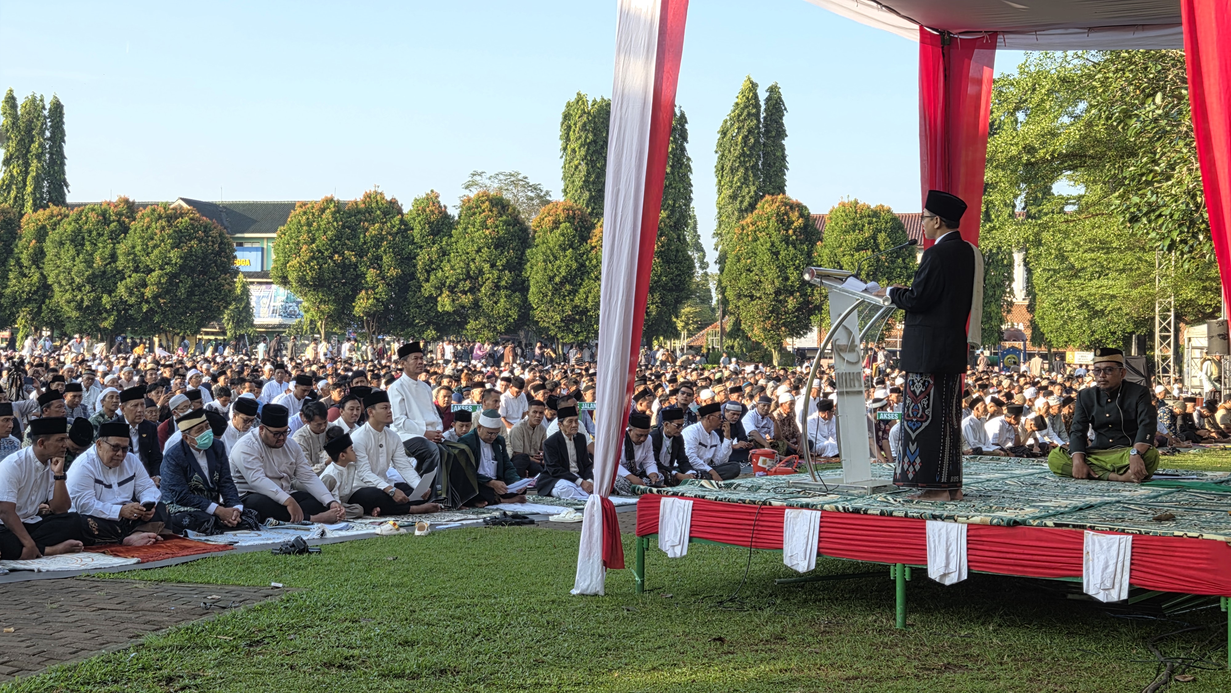 Pelaksanaan salat iduladha 1447 H di Alun-alun Purbalingga