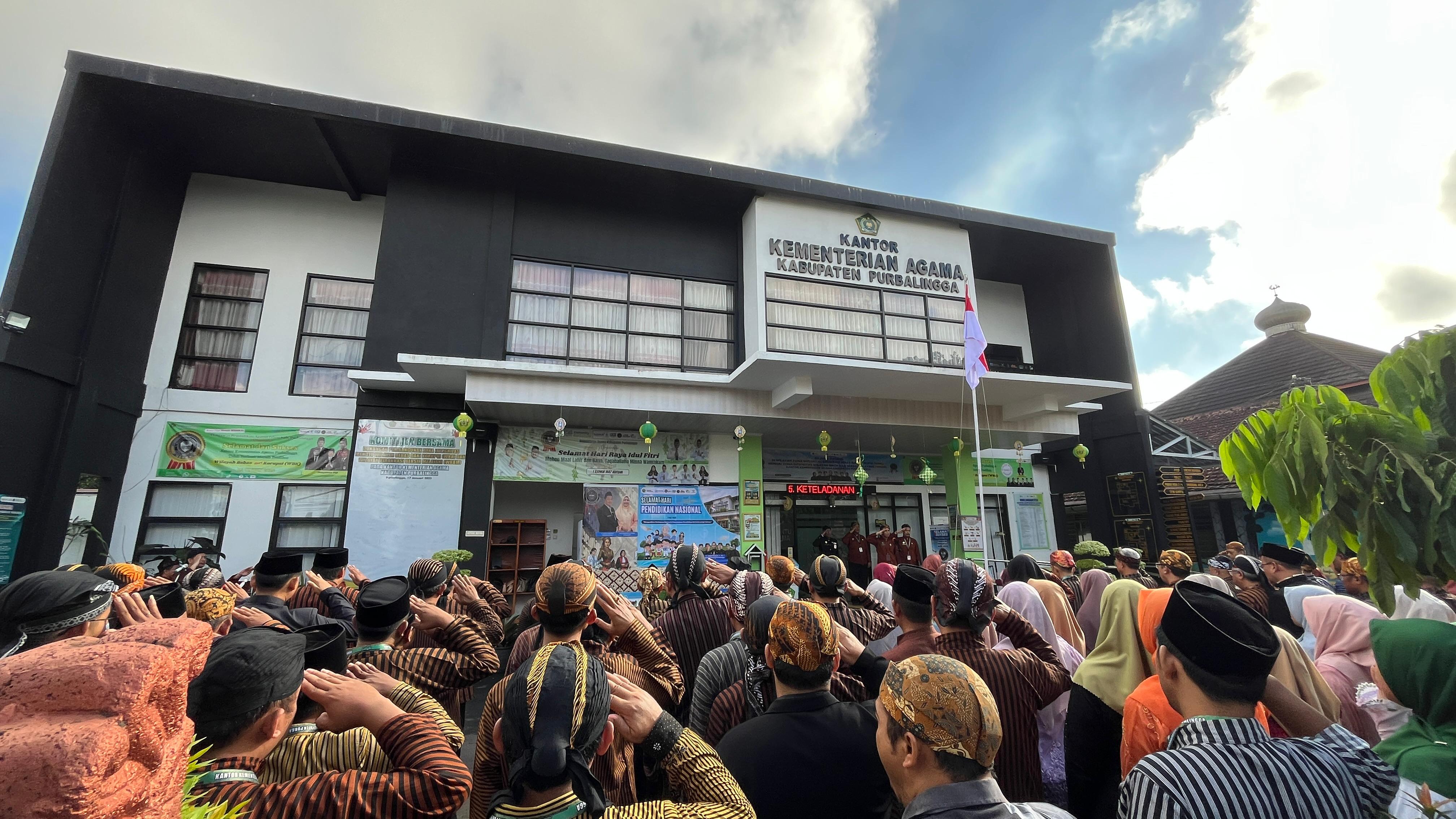 Upacara Hardiknas 2026 Kemenag Purbalingga